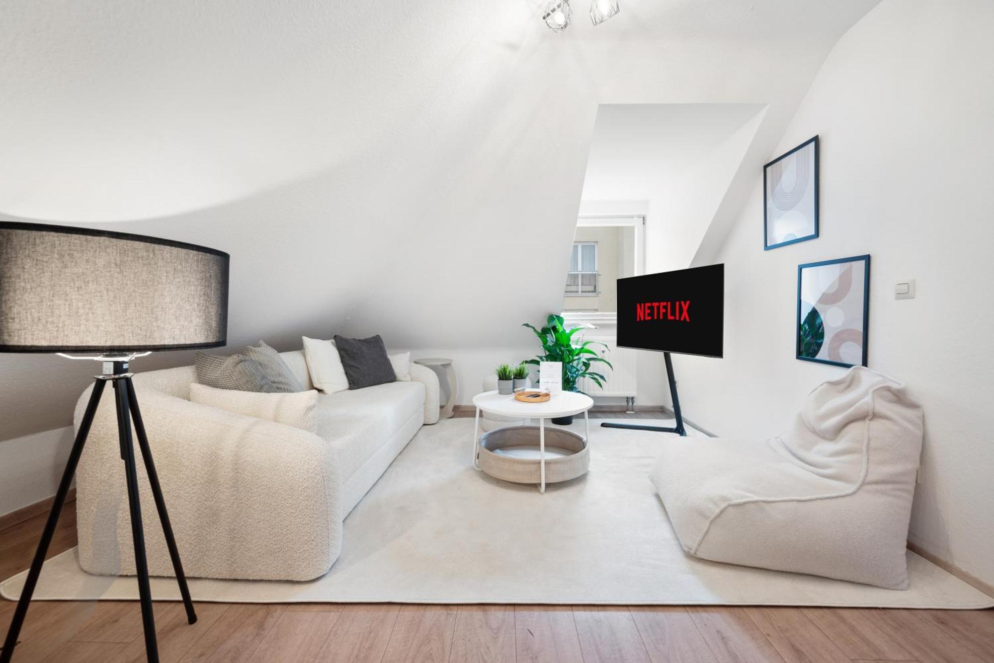 Malu Rooms - Im Stadtzentrum, Smarttv, Netflix, 24H Checkin Ludwigsburg Bagian luar foto